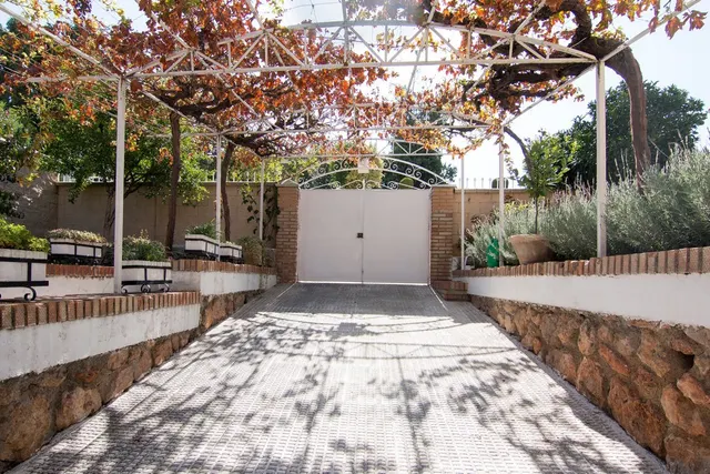 MAGNIFICO CHALET CON PISCINA EN COLINAS BERMEJAS — 34