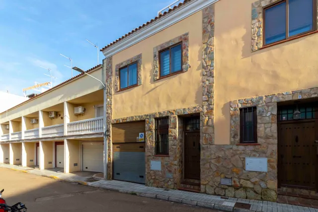 Amplia Casa en Badajoz - Ideal para Familias (Bda San Miguel) — 2