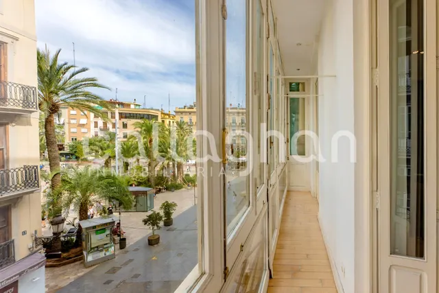 Exclusiva propiedad  frente a la Plaza de la Reina: 178 m2 de puro lujo en Ciutat Vella — 43
