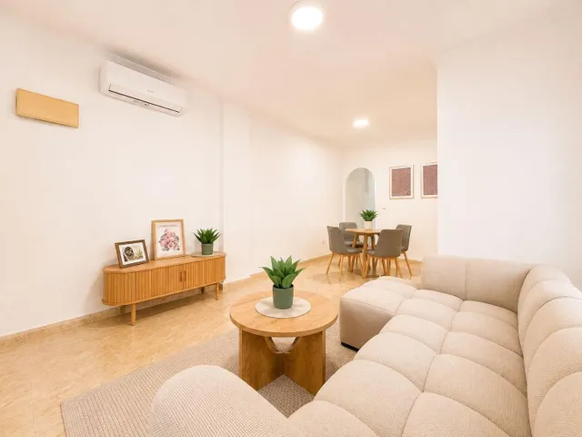 PLANTA BAJA CON ENTRADA INDEPENDIENTE, 2 DORMITORIOS, 2 BAÑOS, TERRAZA Y PISCINA EN EL CENTRO DE TORREVIEJA — 4