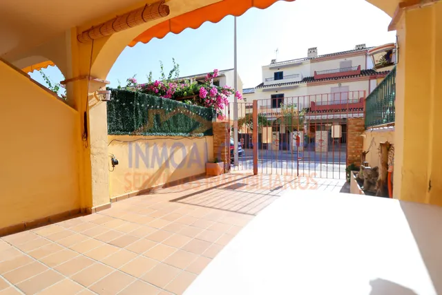 TRIPLEX DE 4 habitaciones, 3 BAÑOS, JARDIN Y SOLARIUM. A SOL - foto 3
