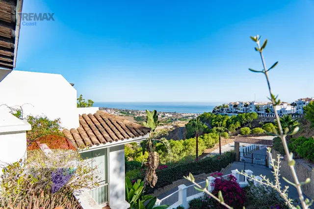 ESPECTACULAR TERRAZA EN ESQUINA Y VISTAS AL MAR EN LA ZENAIDA – RINCÓN DE LA VICTORIA — 48