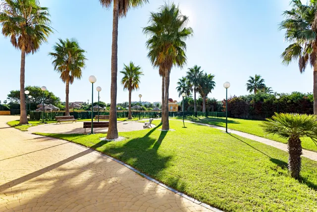 ¡Listo para ti! Residencial con piscina en pleno campo de go - foto 3