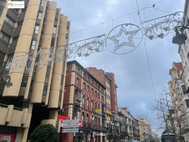 PLAZA DE GARAJE EN EL EDIFICIO DE TRAFICO