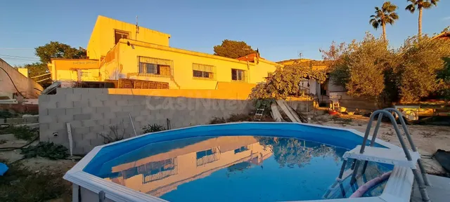 ESPECTACULAR PARCELA DE 1.471 M2 URBANA CON VIVIENDAS Y REST