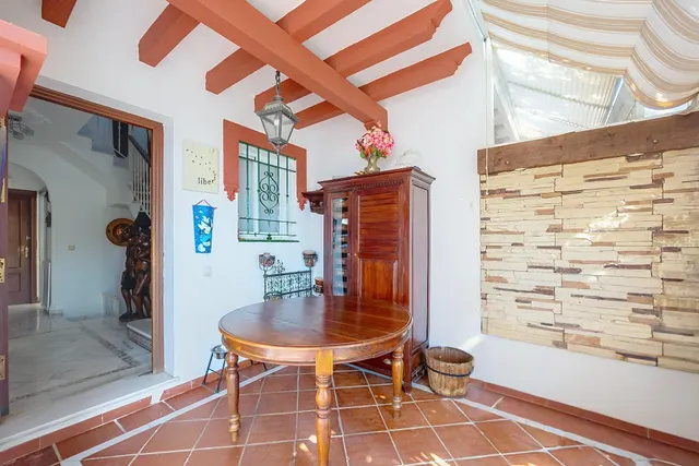 Gran casa unifamiliar con piscina privada, 4 dormitorios y semisótano. — 27