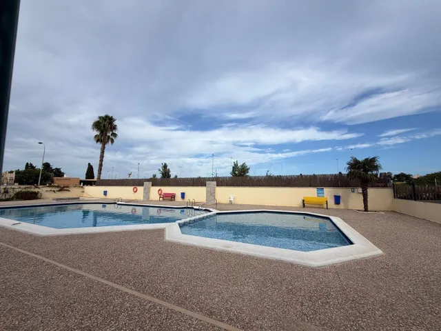 FABULOSO BUNGALOW DE PLANTA ALTA CON PISCINA COMUNITARIA, IDONEO COMO VACACIONAL — 2