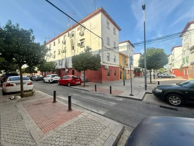¡Atención inversores y compradores! Vivienda en venta en c/ Perdiz — 13