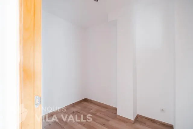 Piso dúplex en pleno centro de Caldes. Ascensor, terraza, 2 balcones y parking incluido. — 10