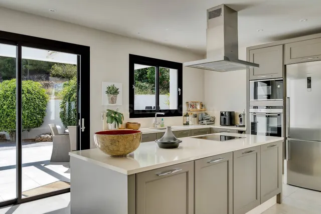 Se vende villa moderna con piscina privada climatizada en Já - foto 4