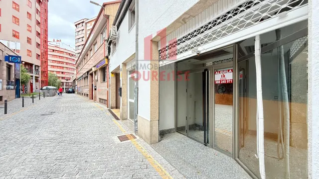 AMPLIO LOCAL COMERCIAL EN PLENO CENTRO DE OURENSE — 19