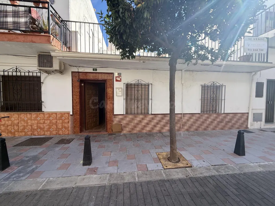Fuengirola, Centro, Casa con 4 Dormitorios, Patio, Terraza.