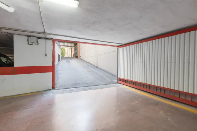 Ideal inversores!!! 35 plazas de aparcamiento y 5 trasteros, todo alquilado — 30