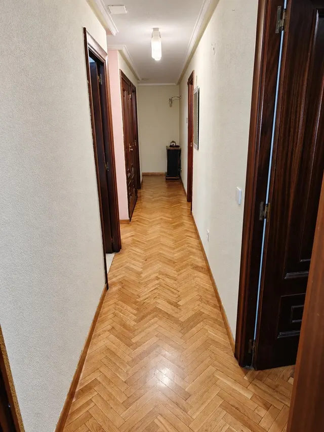 Tres dormitorios, gran salón y ubicación estratégica — 240.000 € — 20