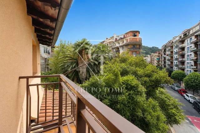 Vivienda acogedora con balcón y vistas despejadas — 11