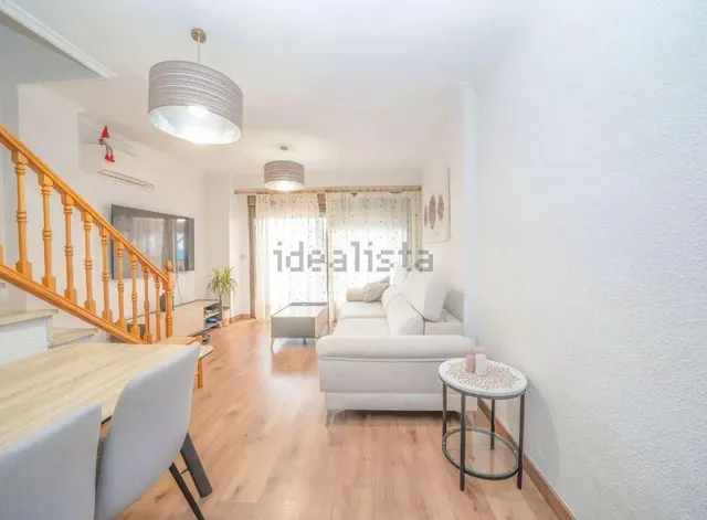 Duplex reformado junto al paseo marítimo y el parque Reina Sofía. — 6