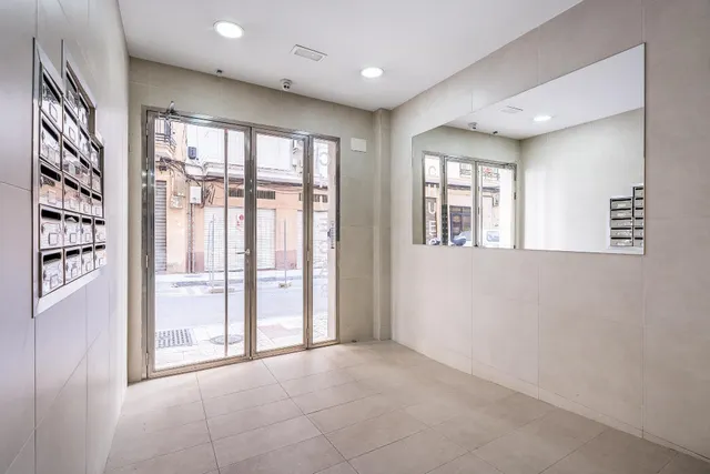 PISO JUNTO CAMINO DE RONDA — 33