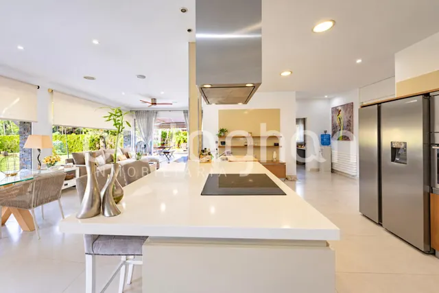 Exclusiva vivienda en Cruz de Gracia: elegancia, amplitud y privacidad — 35