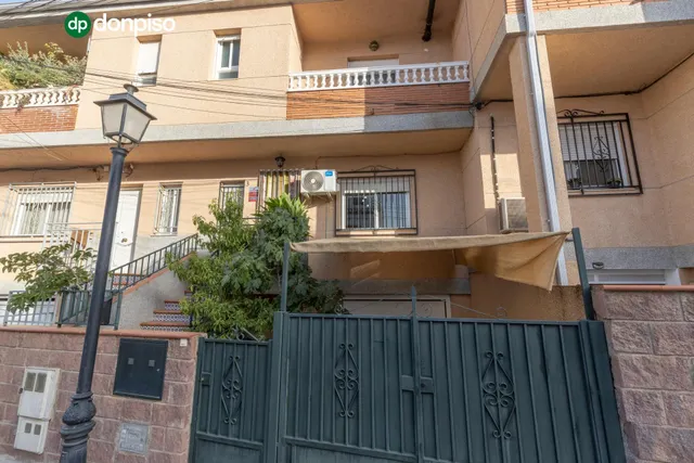 PRECIOSO ADOSADO CON PATIO, TERRAZA, COCHERA Y ESTUFA DE LEÑA EN LAS GABIAS (GRANADA) — 36