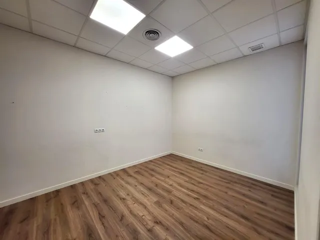 Amplio Local Comercial Reformado en el Almaig, Ontinyent — 11