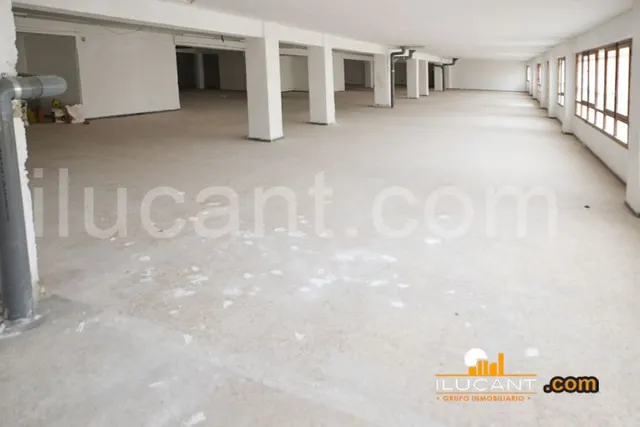 Local 700 m2 — 7