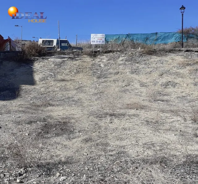 Inmejorable terreno con 2 frentes para la casa de tus sueños. — 9
