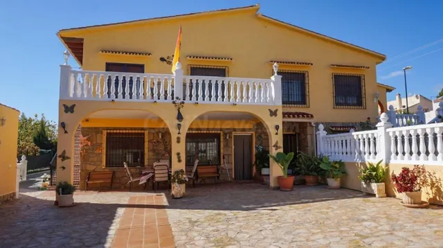 VILLA DE LUJO CON DOS VIVIENDAS INDEPENDIENTES - foto 3