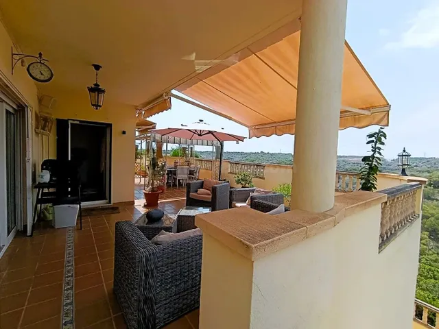 ¡Gran Oportunidad! Villa de Ensueño a Solo 635.000 € en Orihuela Costa — 38