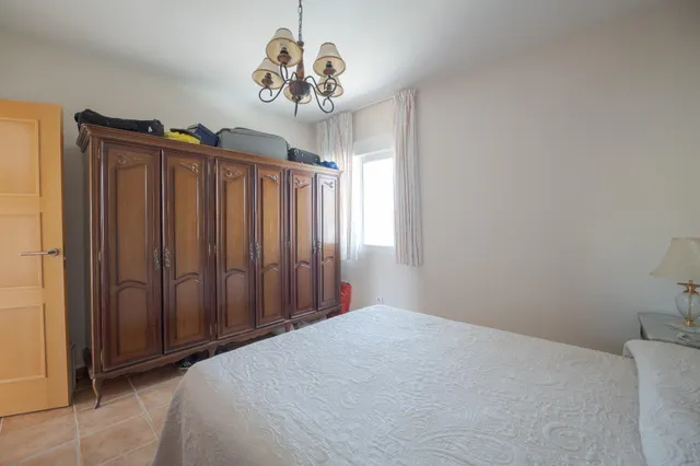 GRAN PARCELA CON VIVIENDA UNIFAMILIAR, 3 APARTAMENTOS, PISCINA Y VISTAS PANORÁMICAS EN PADUL (GRANADA) — 1.430 m2 DE TERRENO — 39