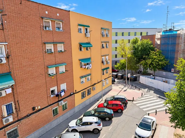 Piso de 2 dormitorios con terraza y grandes posibilidades de reforma en Simancas, Madrid — 29