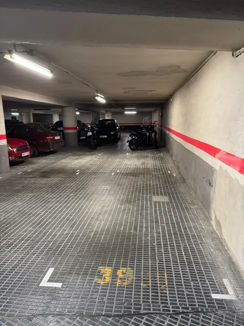 PLAZA DE PARKING DOBLE EN LA CALLE VILADOMAT CON AVENIDA MISTRAL