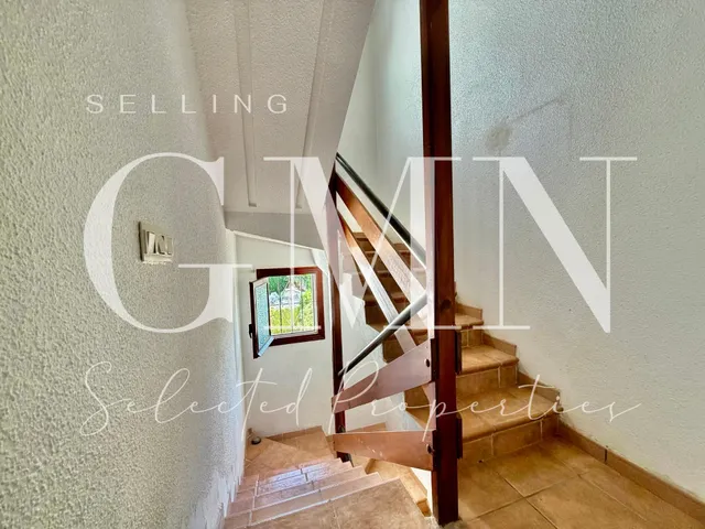EXCELENTE VILLA EN ESQUINA EN ALBIR | MÁS PRIVACIDAD, LUZ Y GRAN POTENCIAL — 43