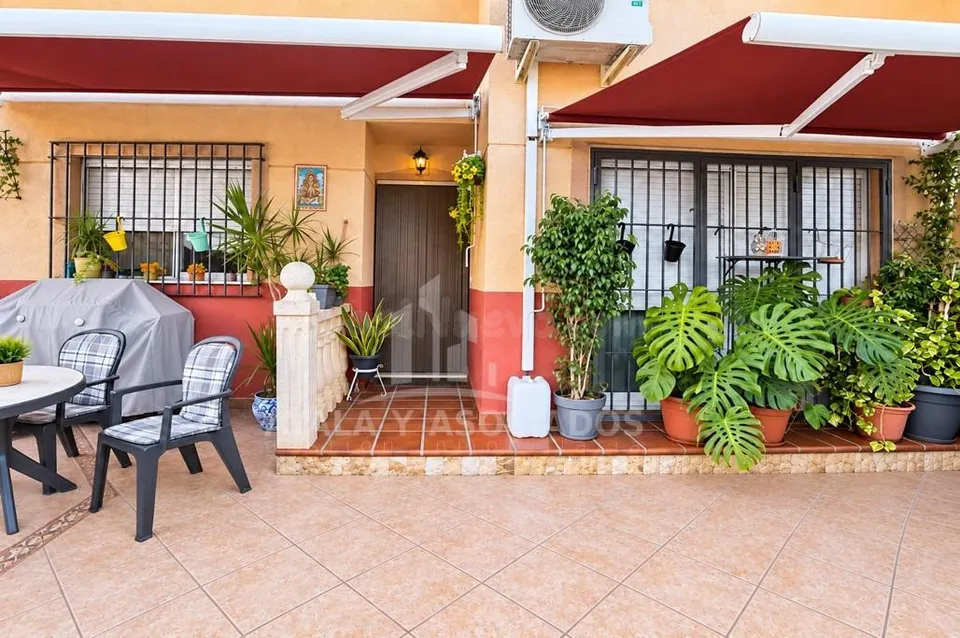 DÚPLEX CON JARDÍN Y GARAJE EN VENTA, EN EL BOHIO