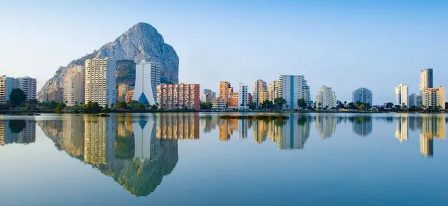 ÁTICOS DE LUJO DE OBRA NUEVA CON VISTAS AL MAR EN CALPE. — 16