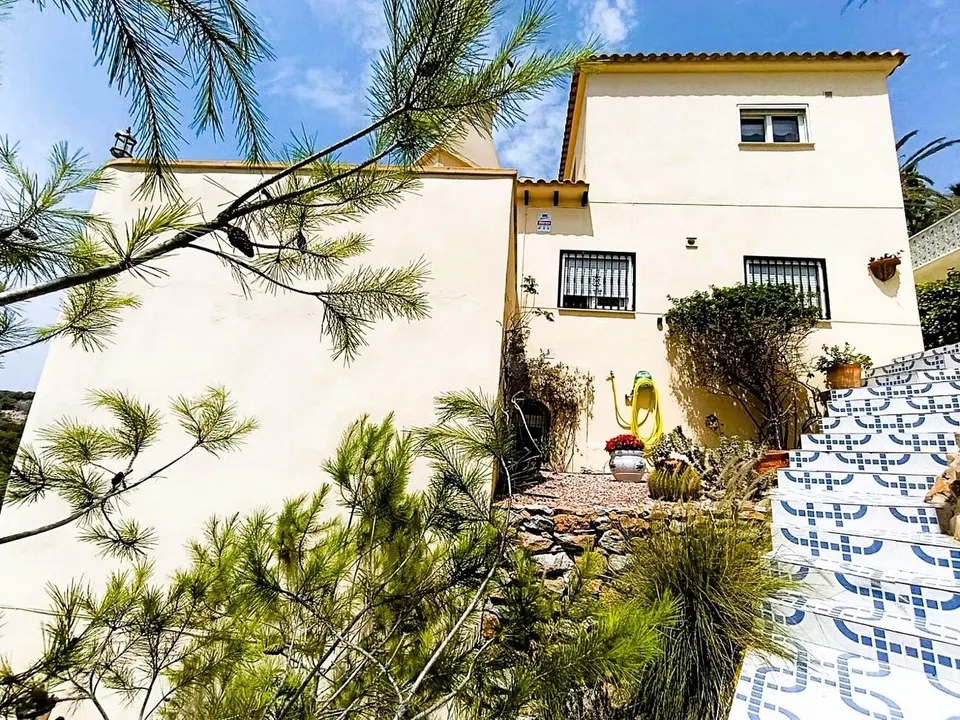 ¡Gran Oportunidad! Villa de Ensueño a Solo 635.000 € en Orihuela Costa