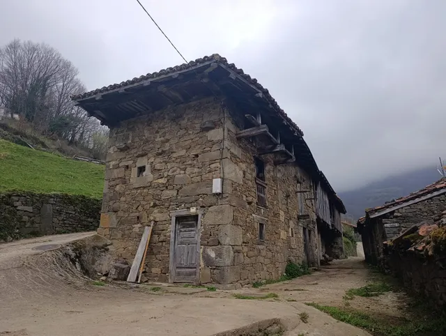 Dos edificaciones de piedra en el corazón del Parque Natural - foto 2