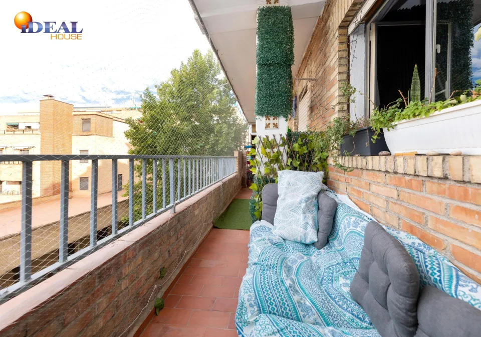 En Venta Piso de 4 dormitorios con ascensor, ideal para reformar a tu gusto.