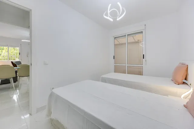Apartamento moderno en planta baja con piscina — 19