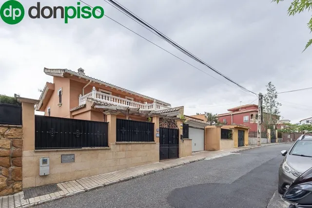 Espectacular Casa de Lujo en Urbanización Los Cerezos - foto 2