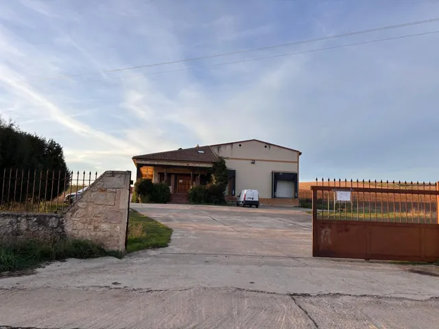 Tienda y fábrica de carne y embutidos en venta. Ref.2086 — 26