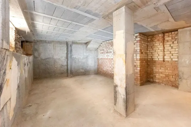 LOCAL EN VENTA JUNTO PLAZA ISABEL LA CATÓLICA — 10