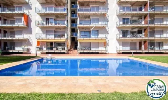 Apartamento moderno en planta baja con terraza y piscina en  - foto 4