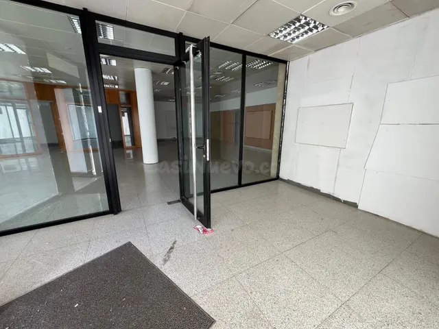 LOCAL COMERCIAL CON GRAN VISIBILIDAD