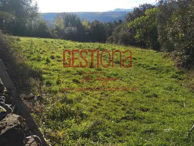 CASA PARA REFORMAR CON TERRENO. SOBA — 18