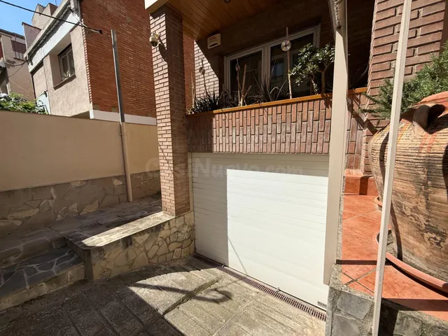 Elegante Chalet en Zona Alta, Lleida - A la Venta
