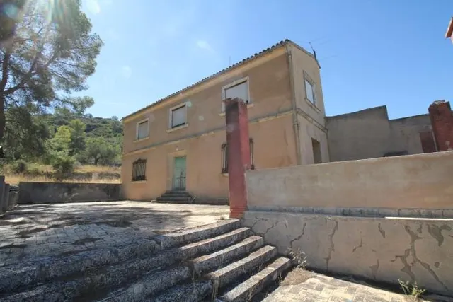 IMPRESIONANTE FINCA DE 30 HECTÁREAS CON TERRENO CULTIVABLE Y VISTAS PANORÁMICAS A VILLENA — 46