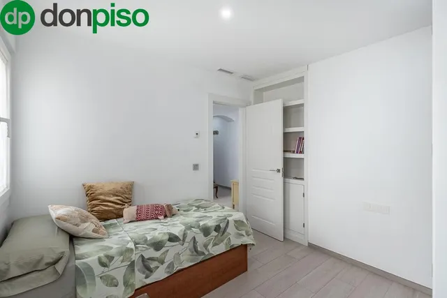 PISO COMPLETAMENTE REFORMADO EN CALLE RECOGIDAS — 25