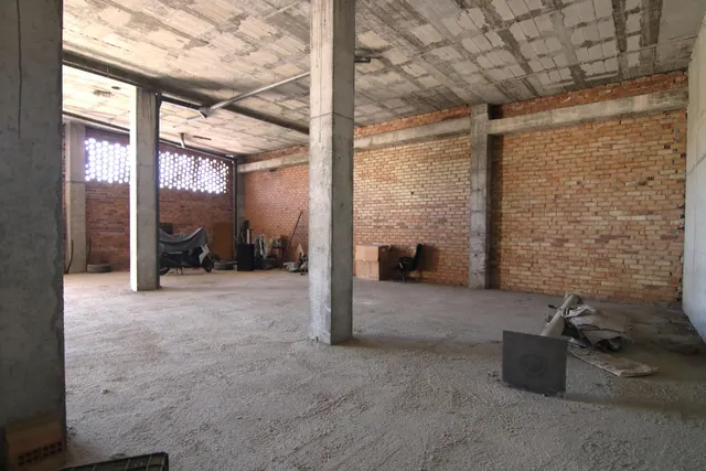 SE ALQUILA LOCAL COMERCIAL DE 180 M2 — 6