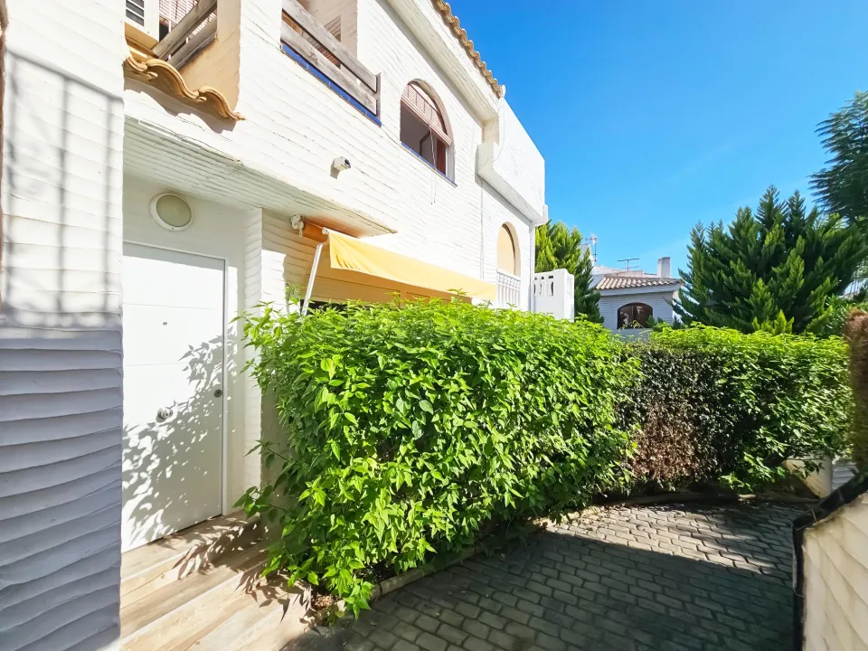 BUNGALOW A 500M DE LA PLAYA EN URBANIZACION CON 4 PISCINAS Y GARAJE !!