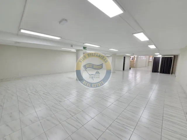 Bajo comercial de gran visibilidad — 21